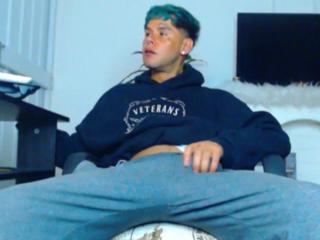 Derryck webcam model stream image