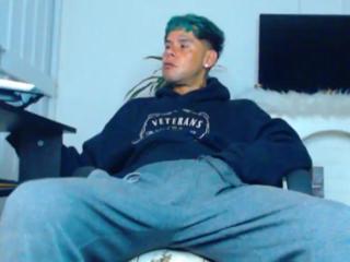 Derryck webcam model stream image