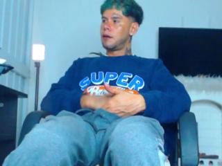 Derryck webcam model stream image