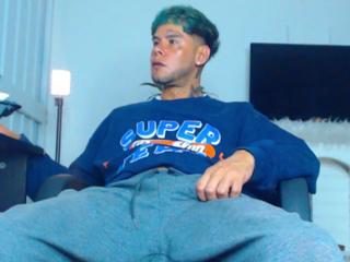 Derryck webcam model stream image