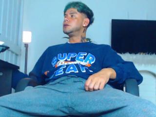 Derryck webcam model stream image