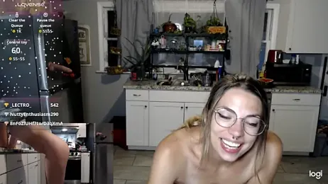 KierBearKisses webcam model stream image