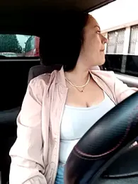 Lesly_10- webcam model stream image