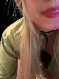 SweetBunnyGF webcam model stream image