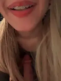 SweetBunnyGF webcam model stream image