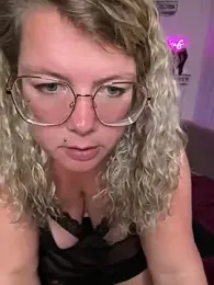 CurvyAnonymousGirl89 webcam model stream image