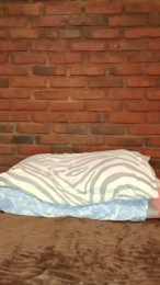 Apriilhot webcam model stream image