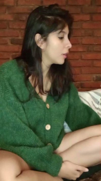 Apriilhot webcam model stream image