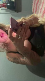 Laralorenzo webcam model stream image