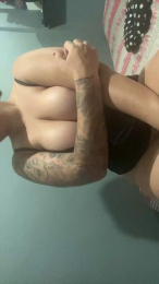 Laralorenzo webcam model stream image