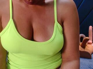 Alondra Castillo webcam model stream image