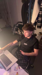 Plewus99 webcam model stream image