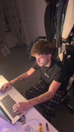 Plewus99 webcam model stream image