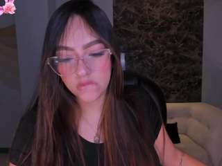 victoria-18 webcam camsoda model stream image