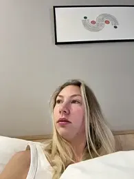 LuisaBecker webcam model stream image