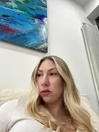 LuisaBecker webcam model stream image