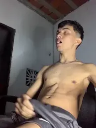 gabrielzinnnn085 webcam stripchat model stream image