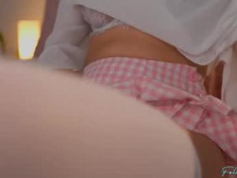 stephania_let webcam model stream image