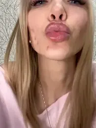 _HollyWay_ webcam model stream image