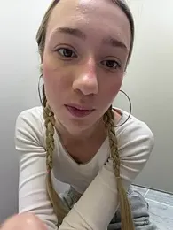 Lia-see-ya webcam model stream image