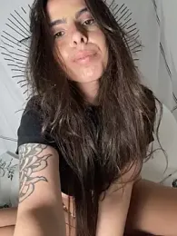 MaduMendx webcam stripchat model stream image