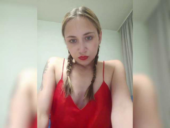 MilkyGirl webcam model stream image