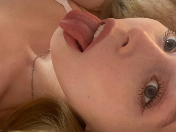 WiloneFlowers webcam model stream image