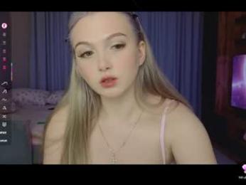 small_blondee webcam model stream image