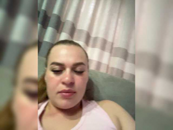 Chattie-Issy webcam model stream image