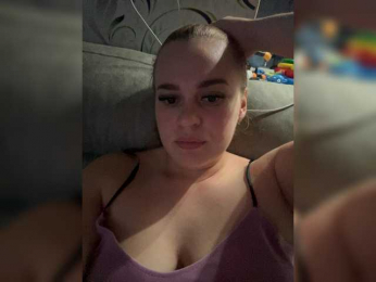 Chattie-Issy webcam model stream image