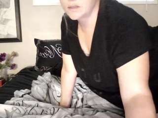 julimonroe webcam model stream image