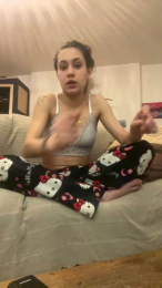 Luuv7 webcam model stream image