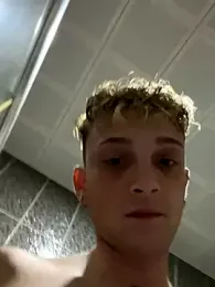 Turkishleo webcam model stream image