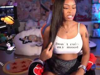 lovenzia webcam model stream image