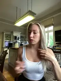 LuisaBecker stripchat stream image