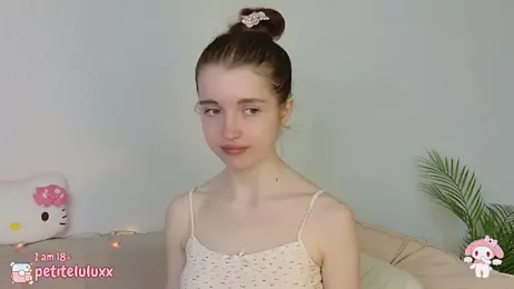 petiteluluxx stripchat stream image