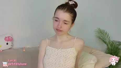 petiteluluxx stripchat stream image