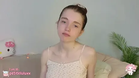 petiteluluxx stripchat stream image