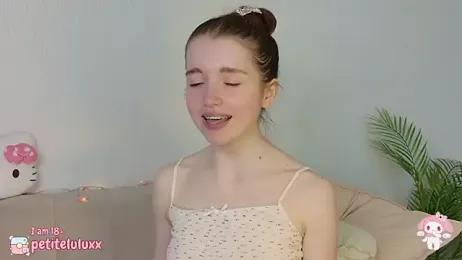 petiteluluxx stripchat stream image