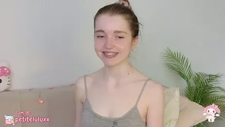 petiteluluxx stripchat stream image