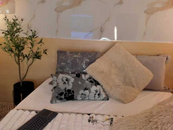 leathompson1 bongacams stream image