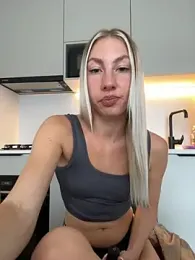 LuisaBecker stripchat stream image
