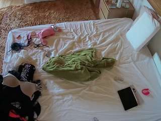 voyeurcam-julmodels-whitebed-3 camsoda stream image