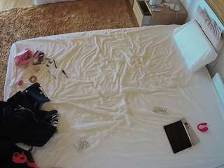 voyeurcam-julmodels-whitebed-3 camsoda stream image
