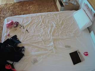 voyeurcam-julmodels-whitebed-3 camsoda stream image