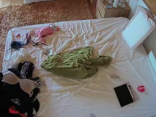 voyeurcam-julmodels-whitebed-3 camsoda stream image