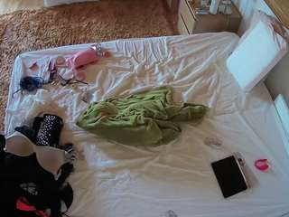 voyeurcam-julmodels-whitebed-3 camsoda stream image