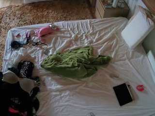 voyeurcam-julmodels-whitebed-3 camsoda stream image