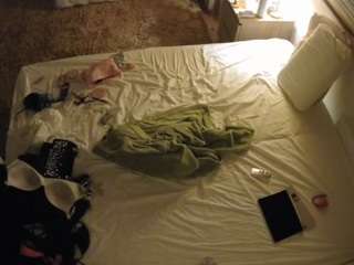 voyeurcam-julmodels-whitebed-3 camsoda stream image