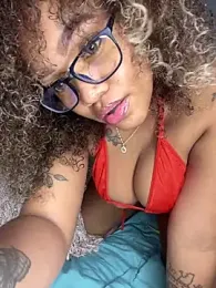 riri_brunnete stripchat stream image